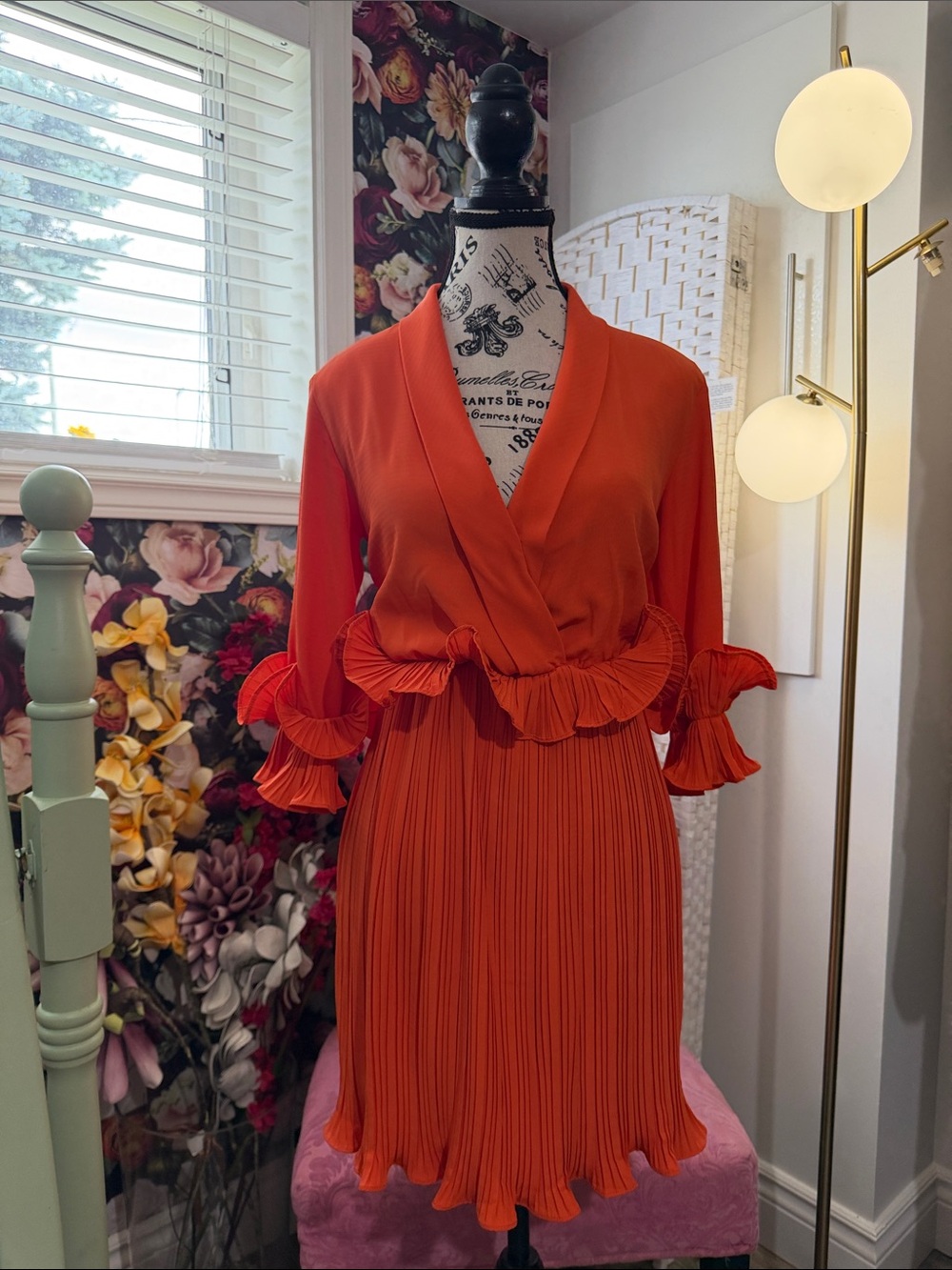PrettyLittleThing bright Orange Pleated Ruffle-Waist 👗
♥️🛍️
